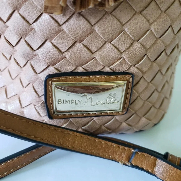 Simply Noelle Womans Small Brown Woven Drawstring Bucket  Bag. - Picture 8 of 11